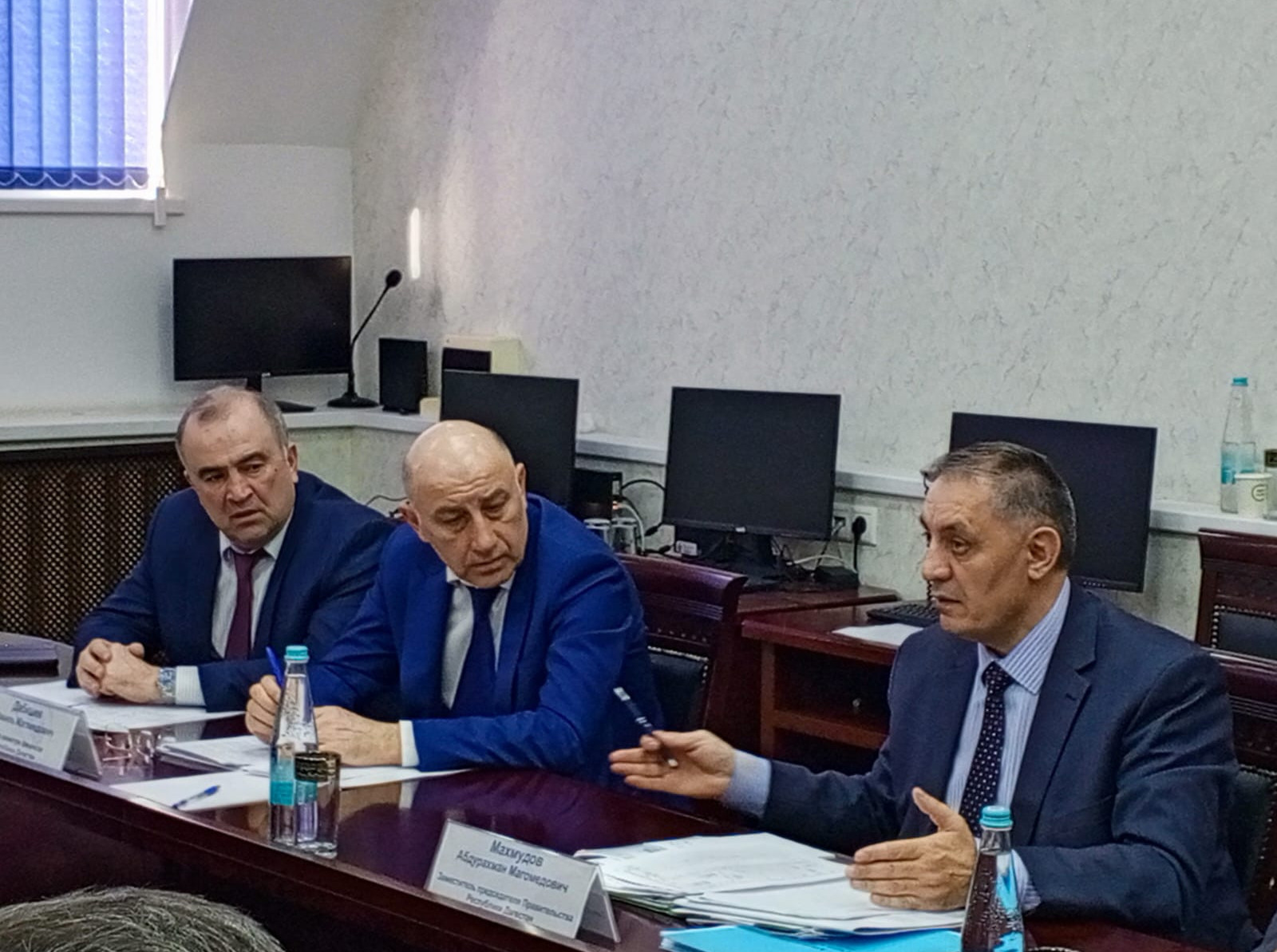 Абдурахман Махмудов провел рабочую встречу с руководством УФНС по РД по вопросам легализации теневой занятости